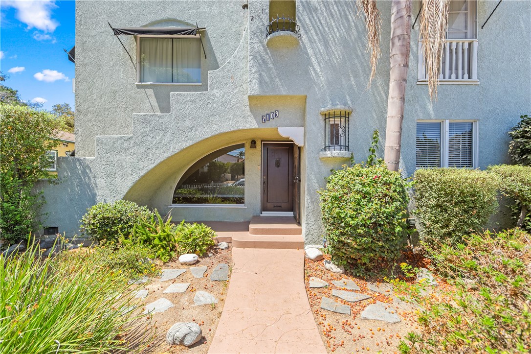 2109 Chestnut Avenue Long Beach, CA 90806 - Photo 3 of 32 a front view of a house with a yard