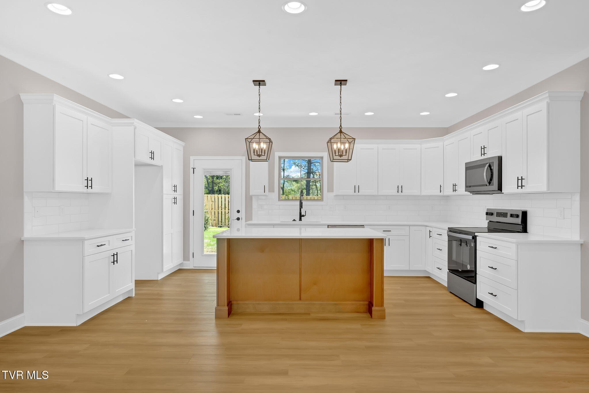 1113 Cherry Ridge Road Jonesborough, TN 37659 - Photo 3 of 38 16-web-or-mls-DSC09907
