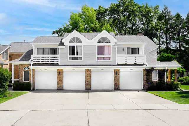 $2,495 | 1081 Courtland Drive, Unit 1081, Buffalo Grove, IL 60089