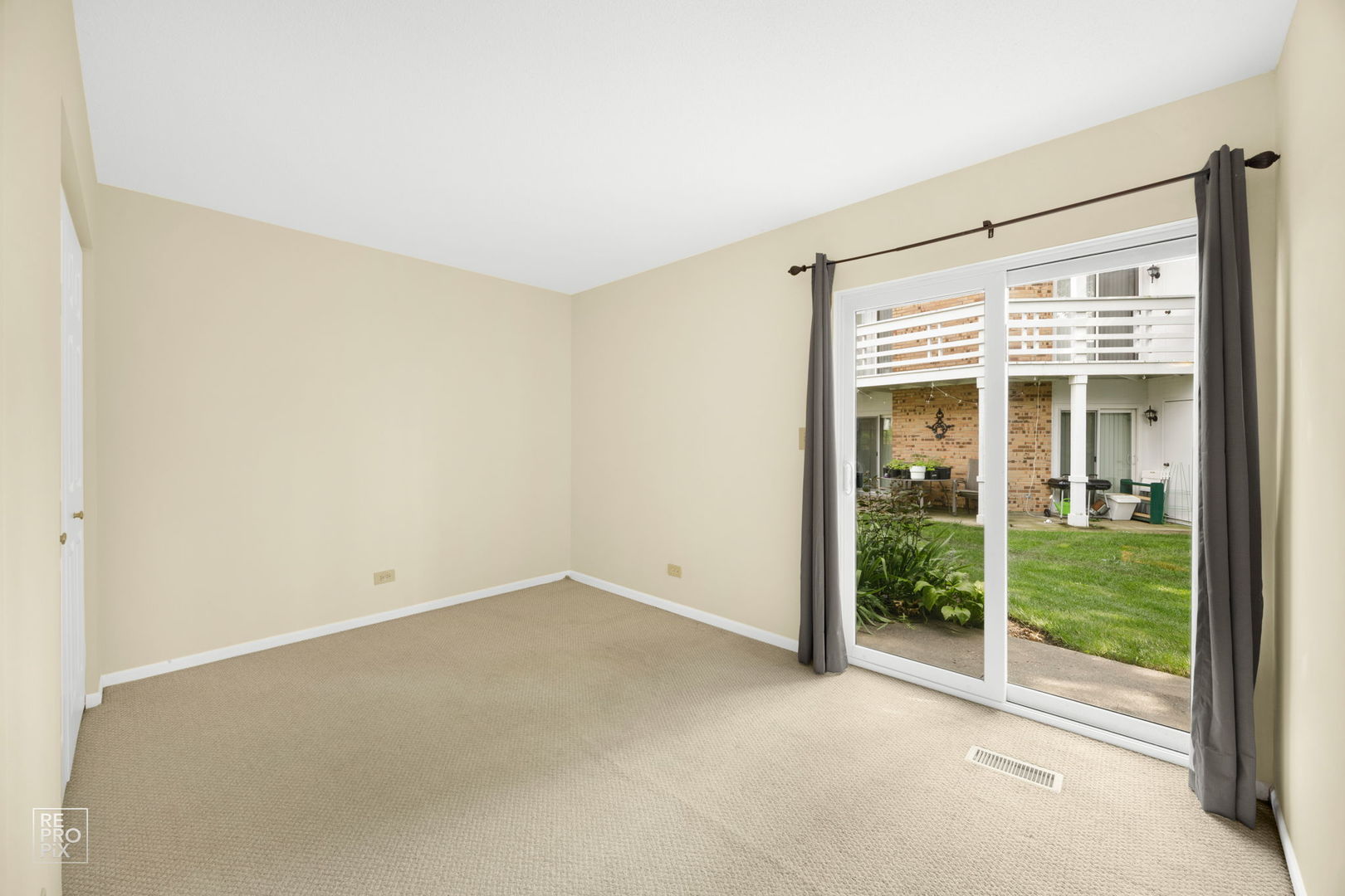 1081 Courtland Drive, Unit 1081 Buffalo Grove, IL 60089 - Photo 11 of 12