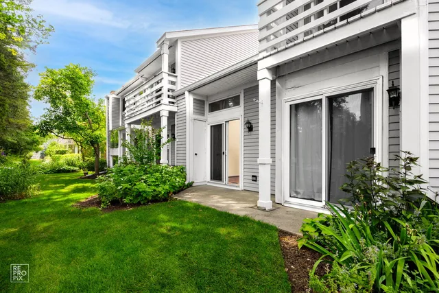 $2,495 | 1081 Courtland Drive, Unit 1081, Buffalo Grove, IL 60089