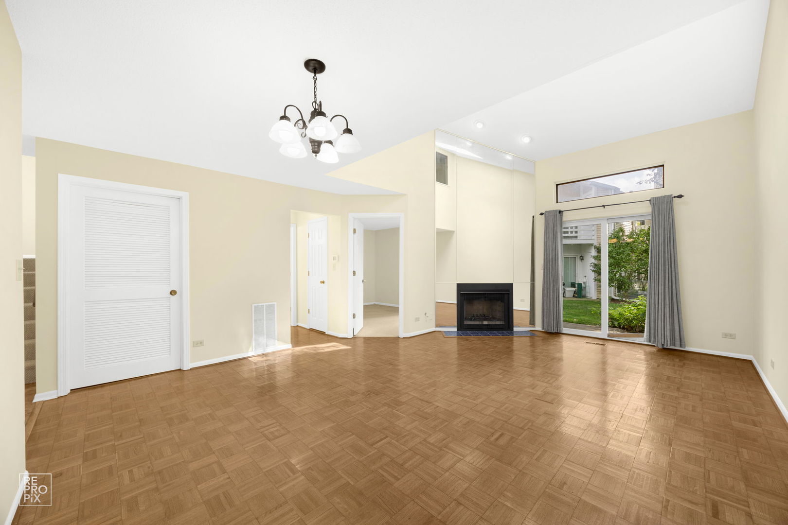 1081 Courtland Drive, Unit 1081 Buffalo Grove, IL 60089 - Photo 4 of 12