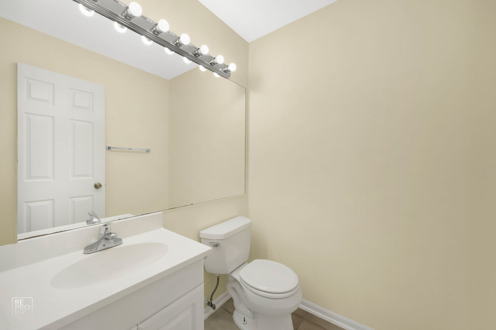 1081 Courtland Drive, Unit 1081 Buffalo Grove, IL 60089 - Photo 6 of 12