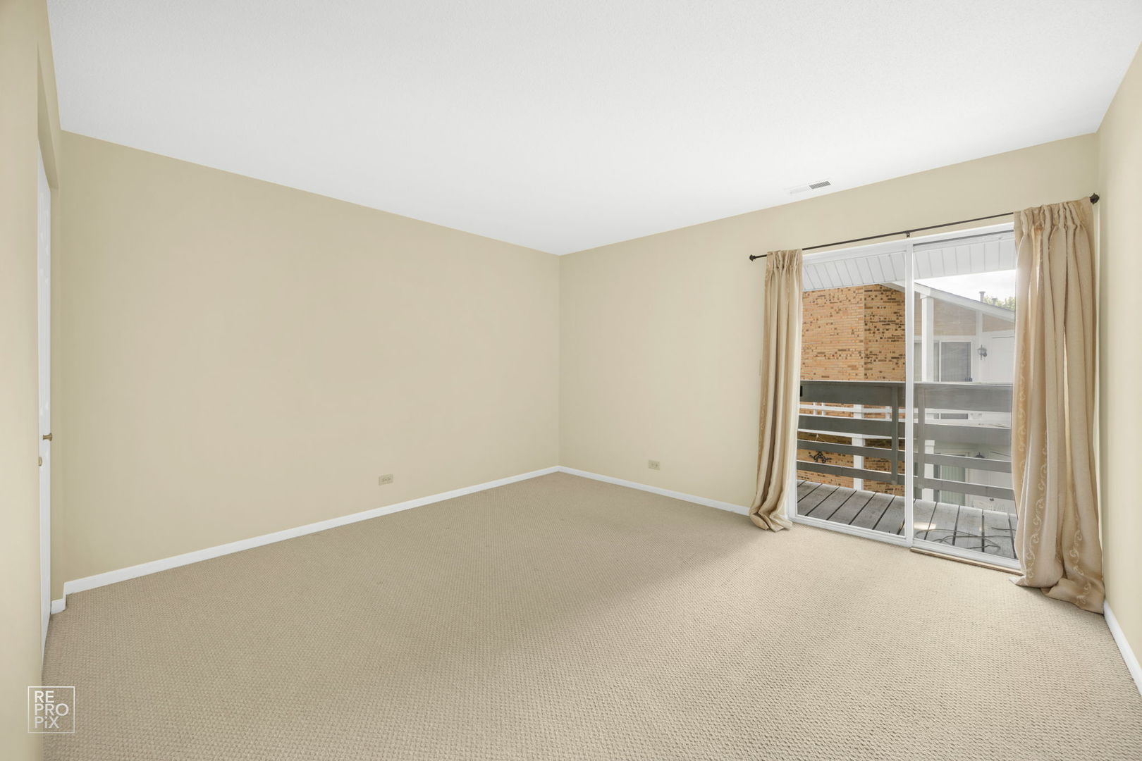 1081 Courtland Drive, Unit 1081 Buffalo Grove, IL 60089 - Photo 9 of 12