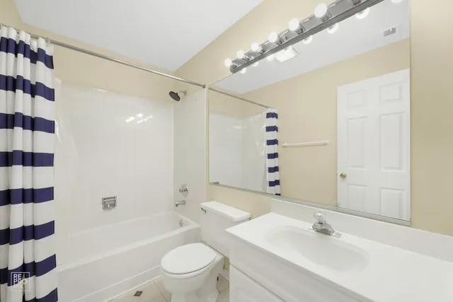 $2,495 | 1081 Courtland Drive, Unit 1081, Buffalo Grove, IL 60089