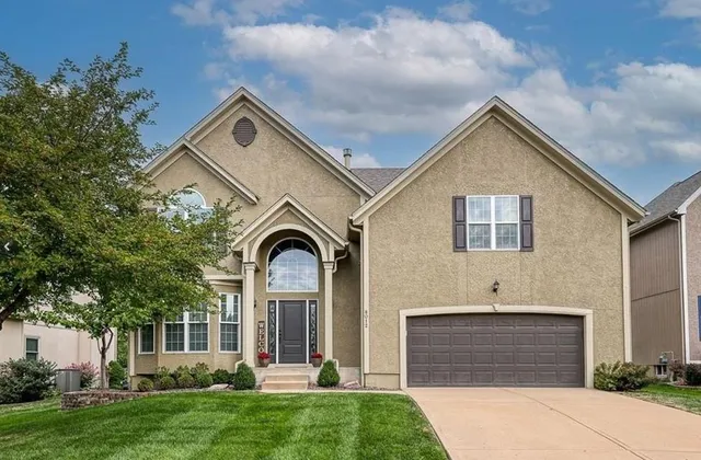 $625,000 | 8012 West 131st Place, Overland Park, KS 66213