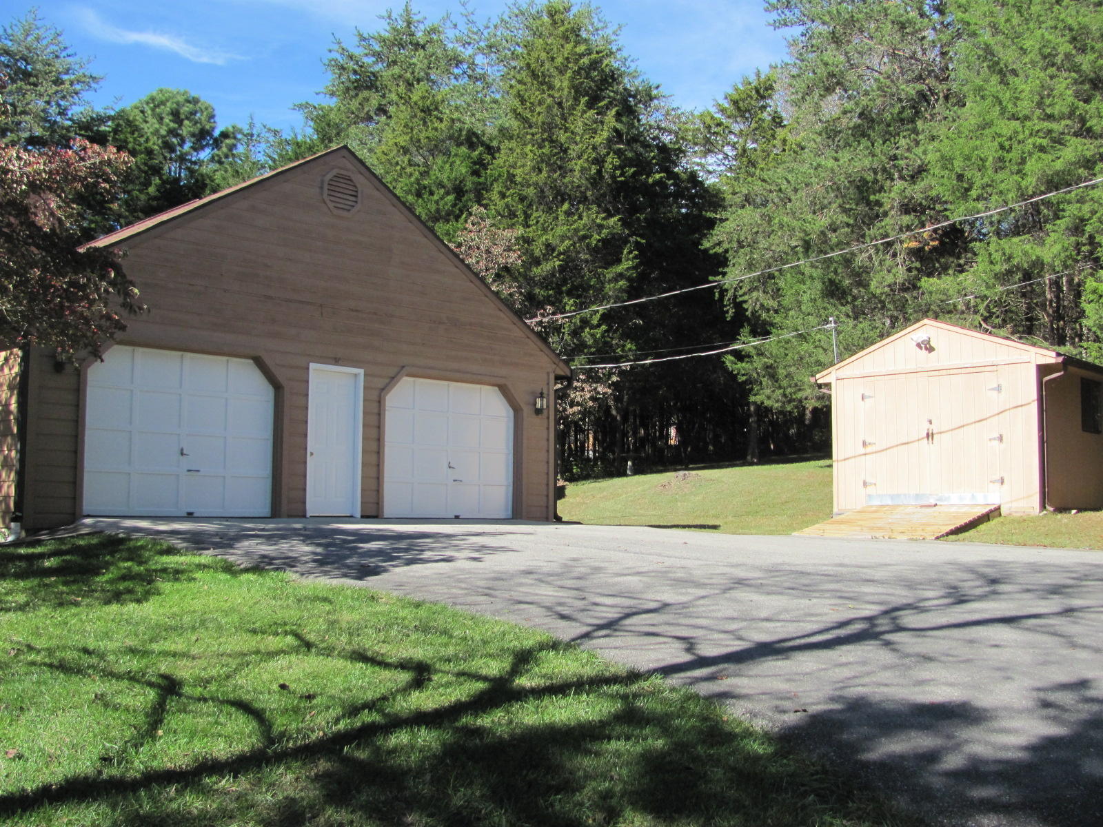 1947 Timber Ridge Buchanan, VA 24066 - Photo 25 of 33 Attached Garage