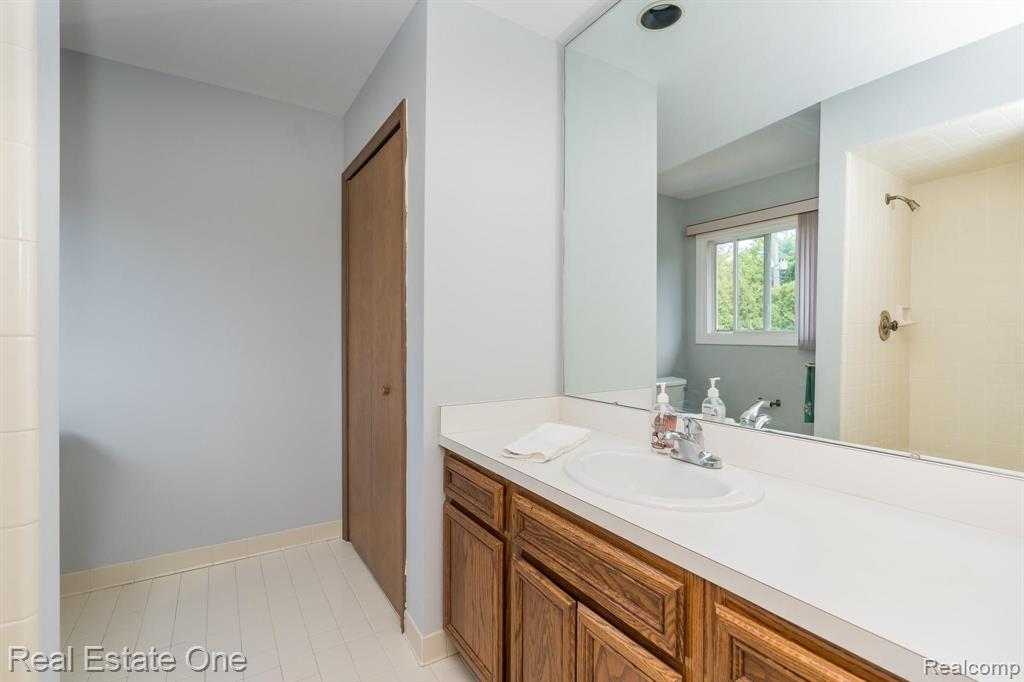 1401 Lomas Verdes Rochester Hills, MI 48306 - Photo 31 of 42