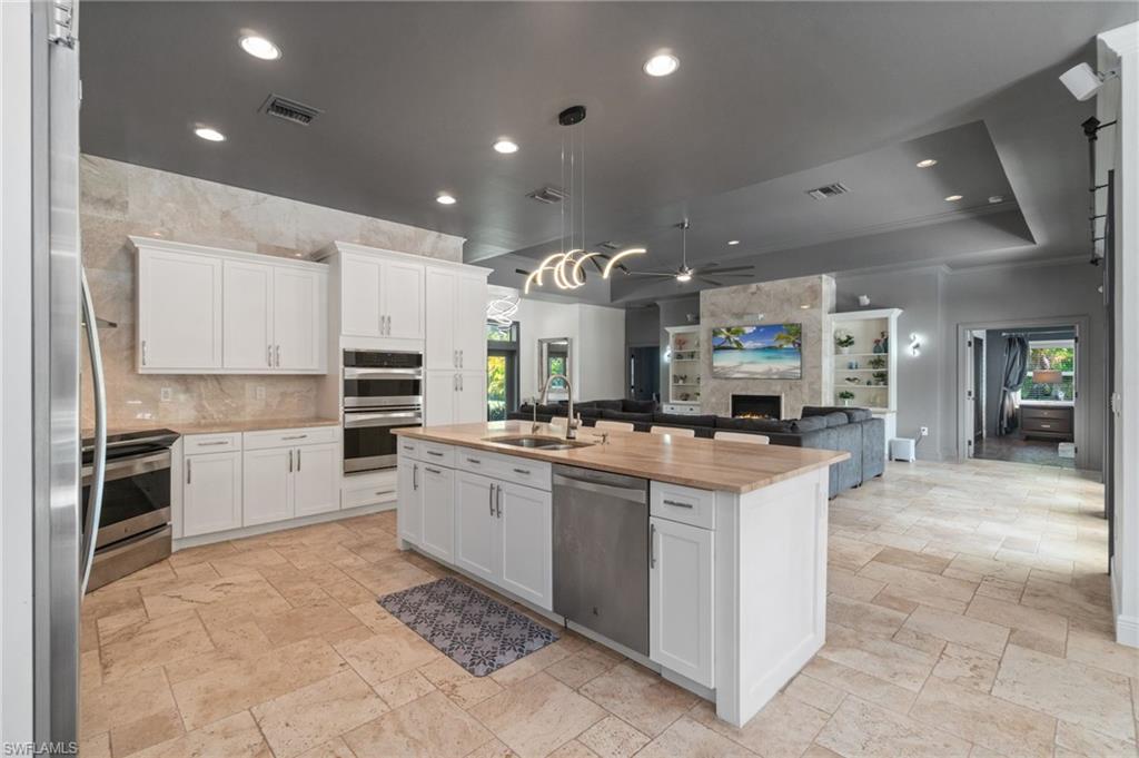 5420 Boxwood Way Naples, FL 34116 - Photo 10 of 38 Gallery Image 10