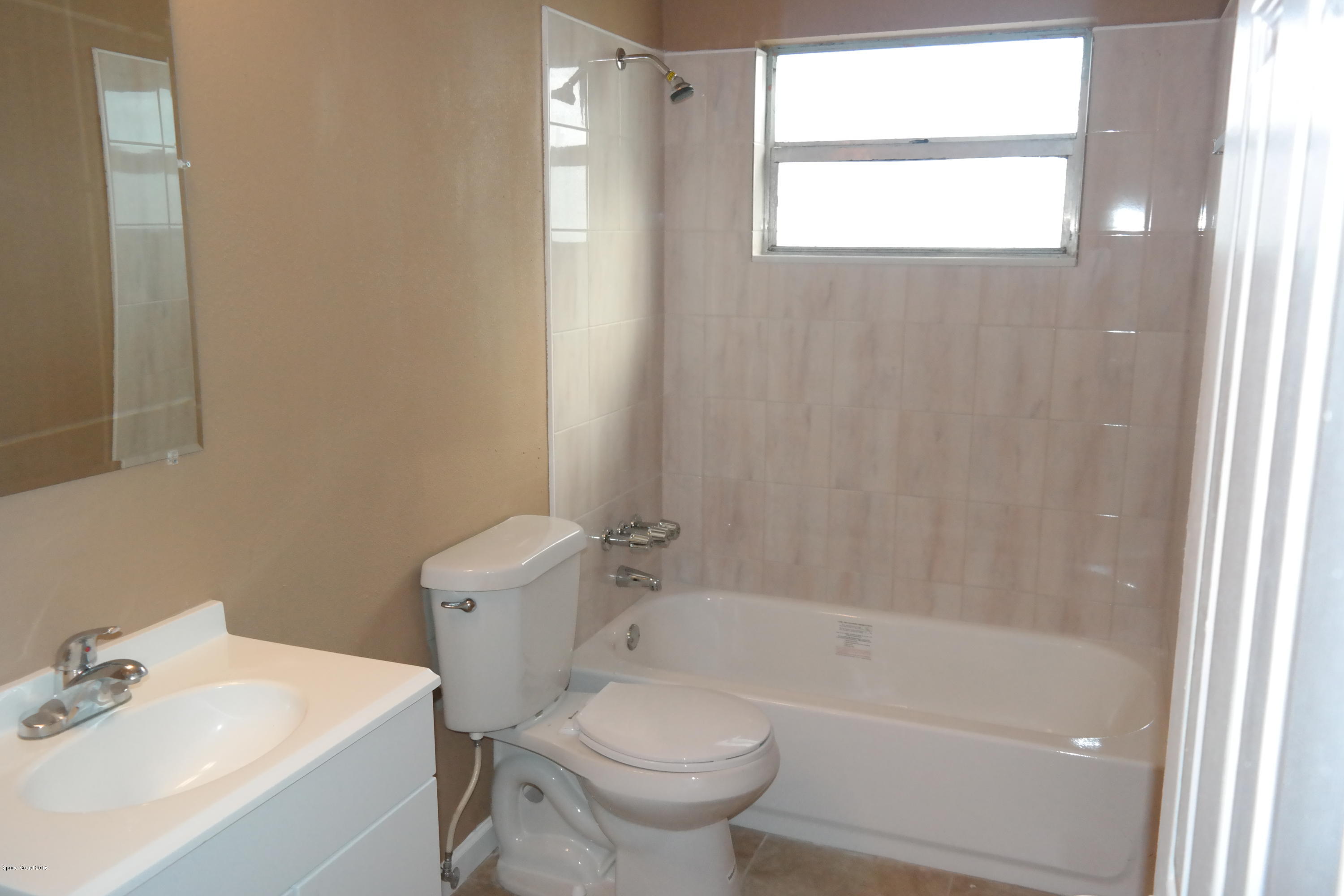 984 Kings Post Road Rockledge, FL 32955 - Photo 5 of 29 Bathroom #2