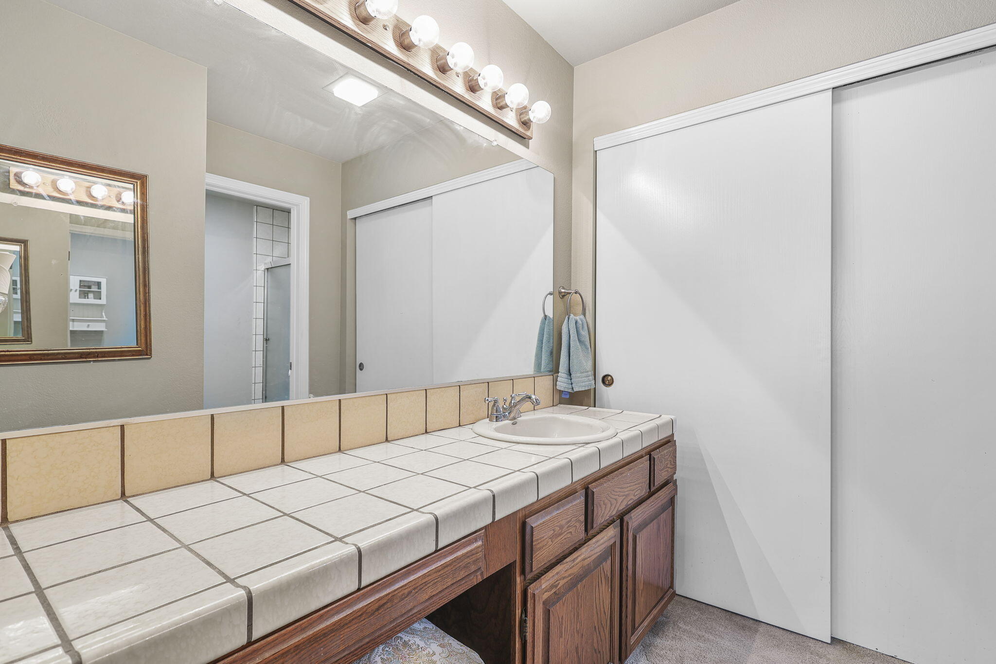 444 Ridgecrest Trail, Unit 219 Redding, CA 96003 - Photo 13 of 36 Primary bath