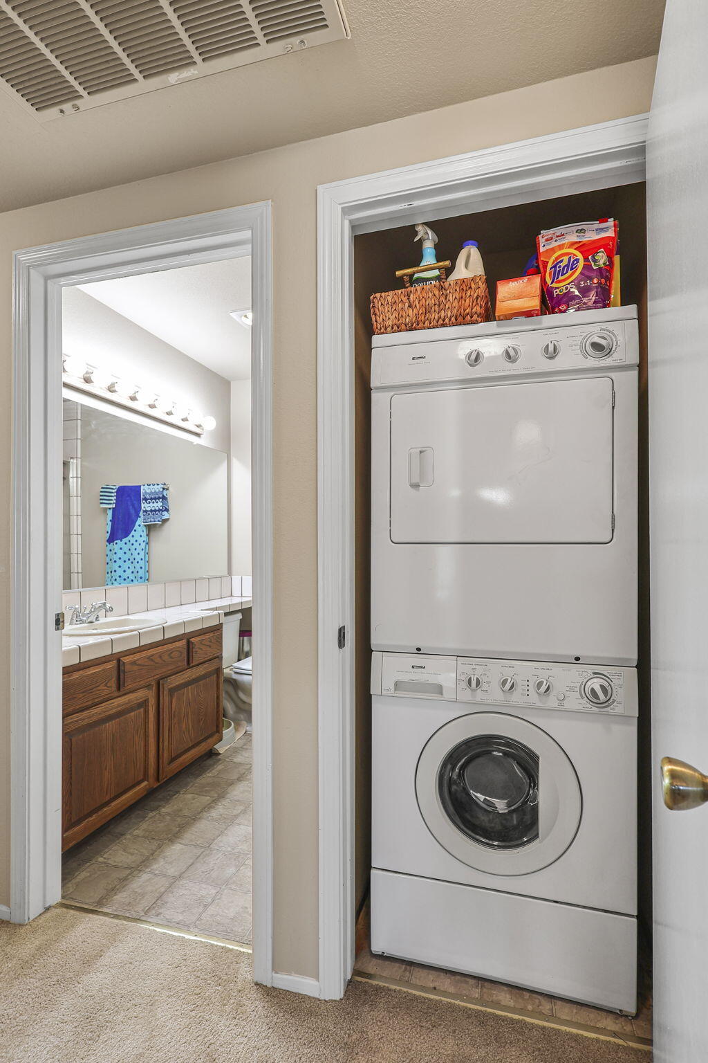 444 Ridgecrest Trail, Unit 219 Redding, CA 96003 - Photo 20 of 36 Laundry