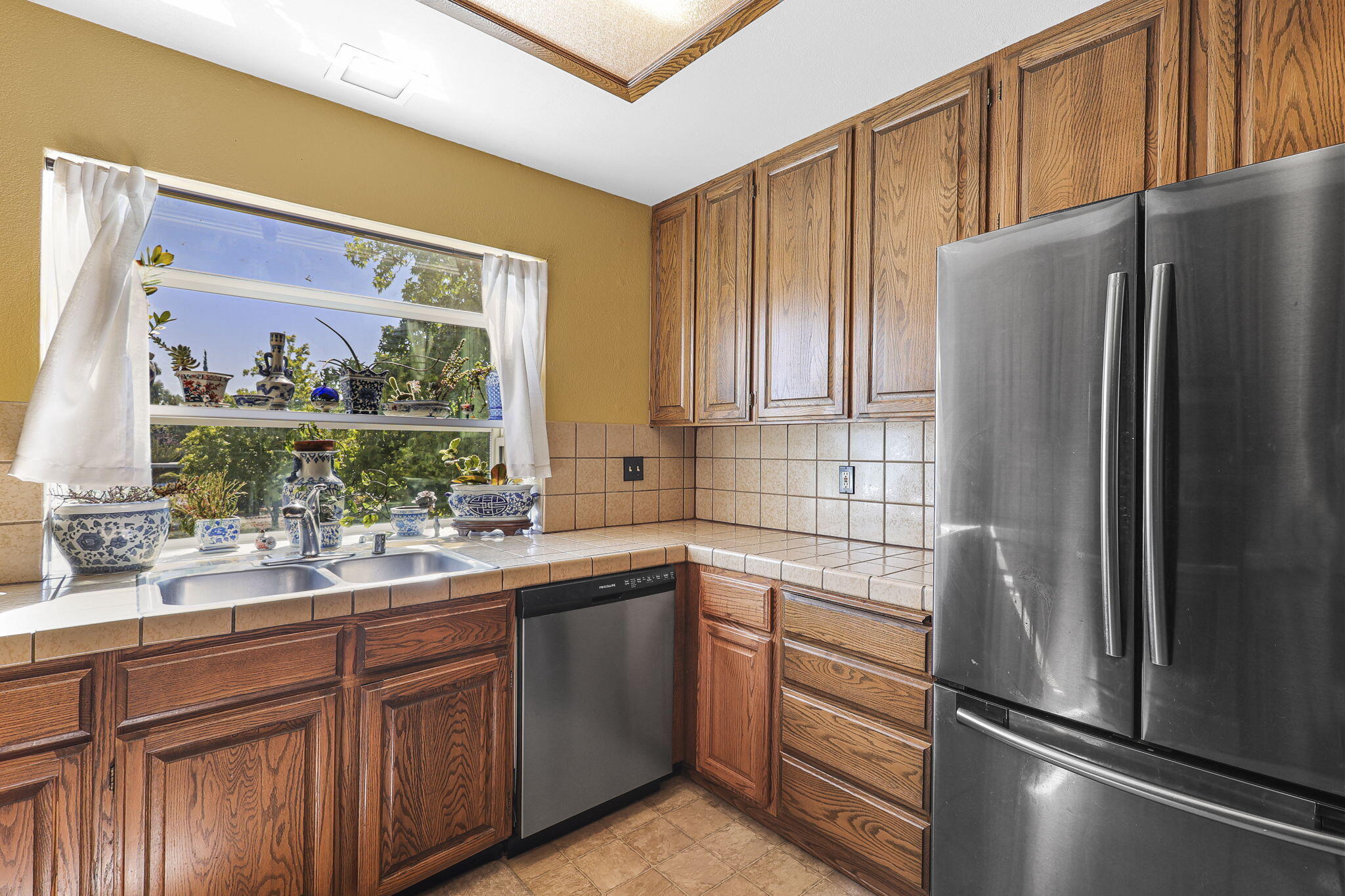 444 Ridgecrest Trail, Unit 219 Redding, CA 96003 - Photo 23 of 36 Garden window