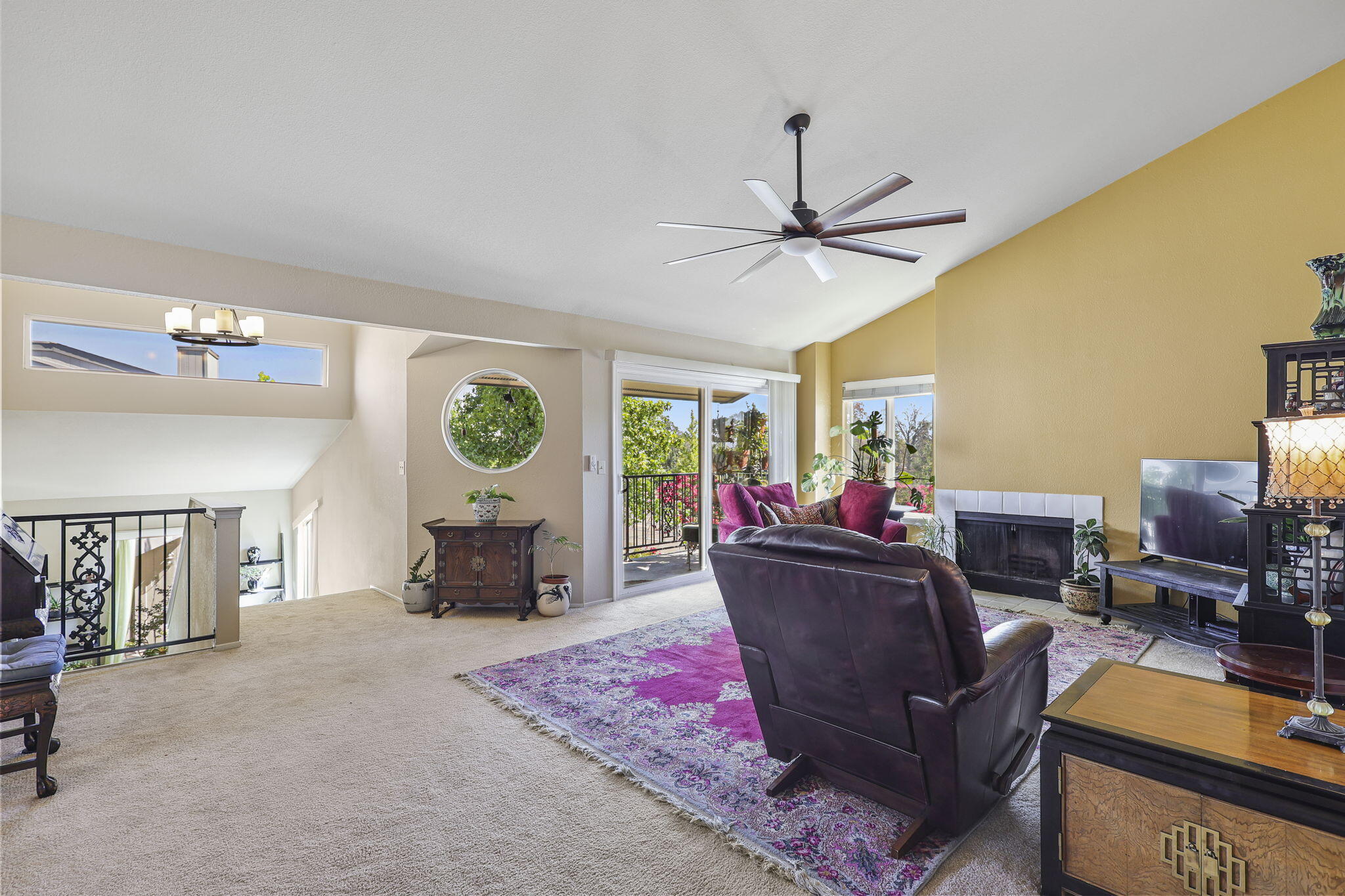 444 Ridgecrest Trail, Unit 219 Redding, CA 96003 - Photo 27 of 36 Living room