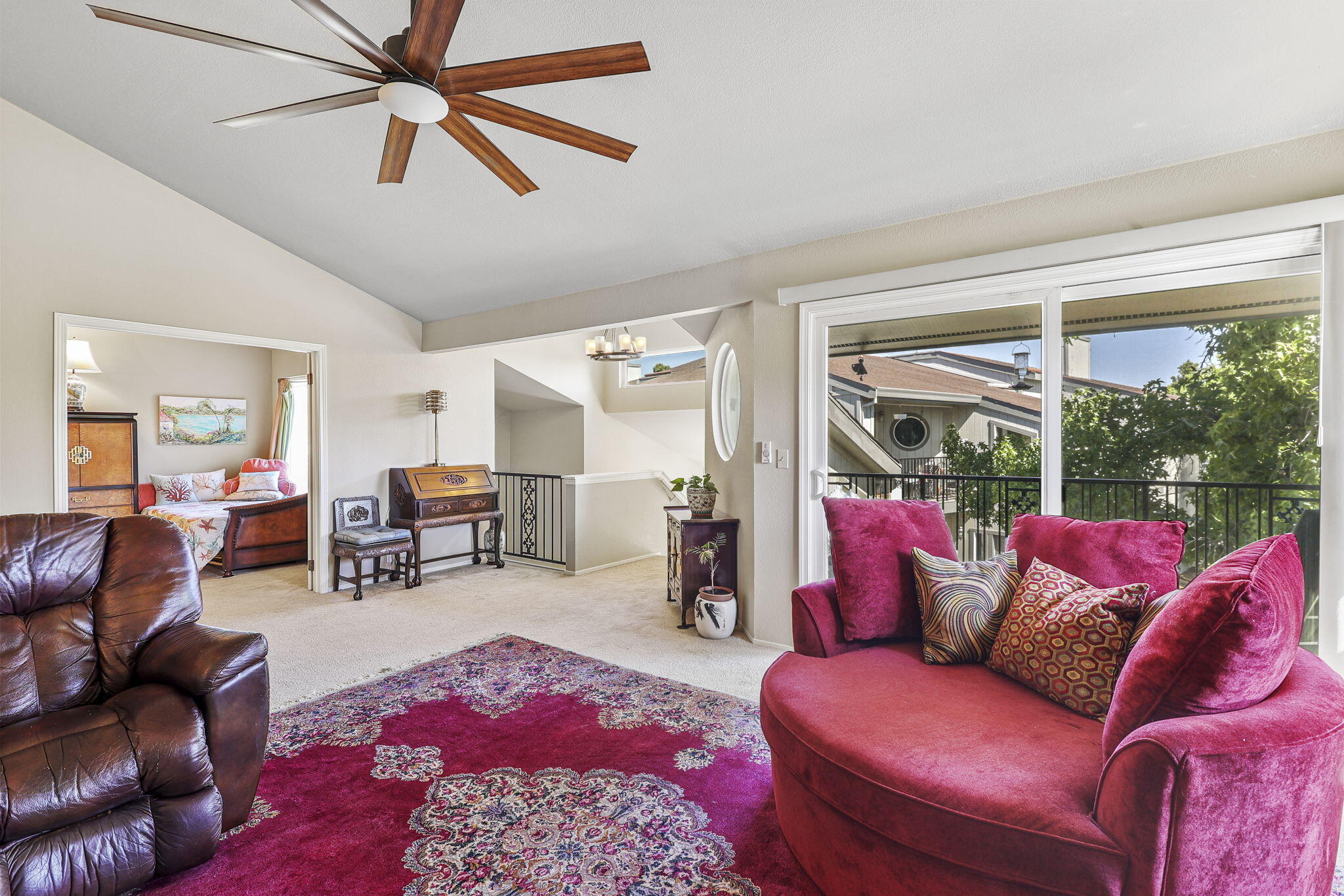 444 Ridgecrest Trail, Unit 219 Redding, CA 96003 - Photo 29 of 36 Living room
