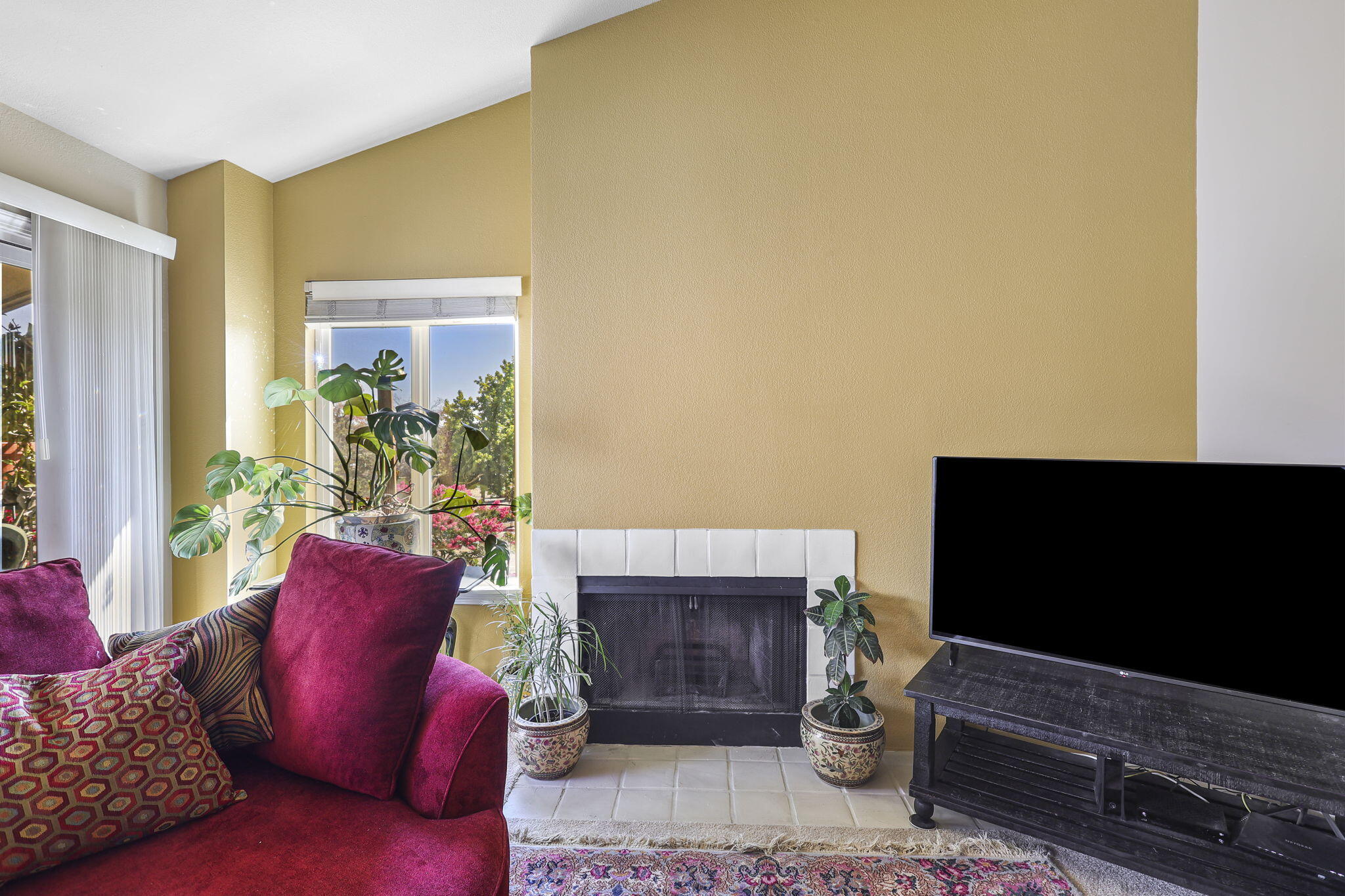444 Ridgecrest Trail, Unit 219 Redding, CA 96003 - Photo 31 of 36 Wood fire place