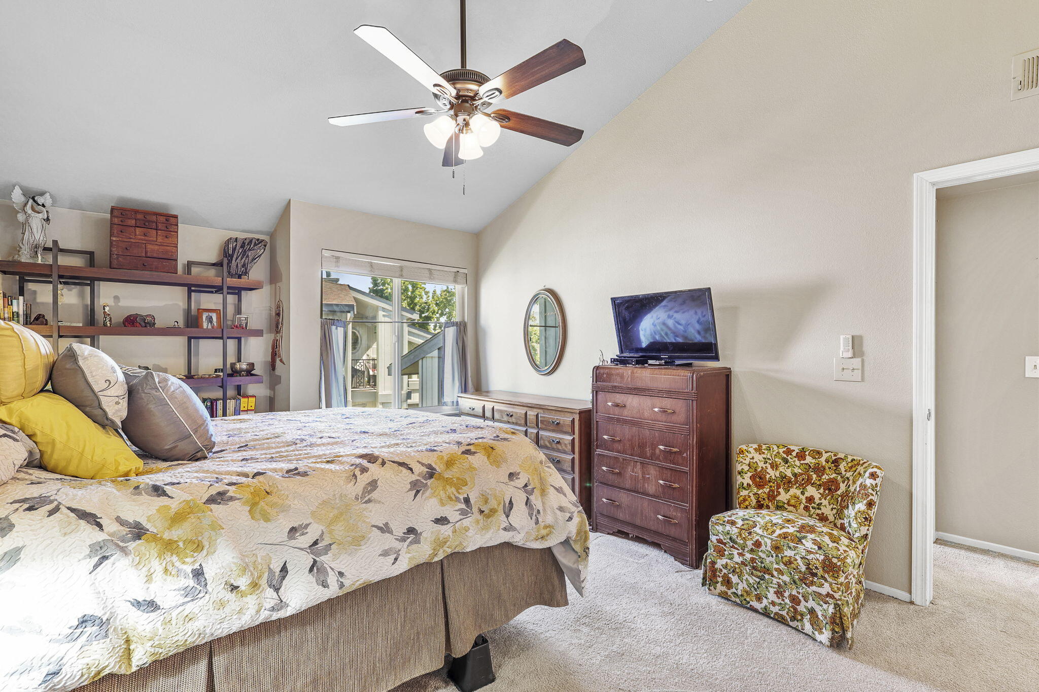 444 Ridgecrest Trail, Unit 219 Redding, CA 96003 - Photo 10 of 36 Large primary bedroom