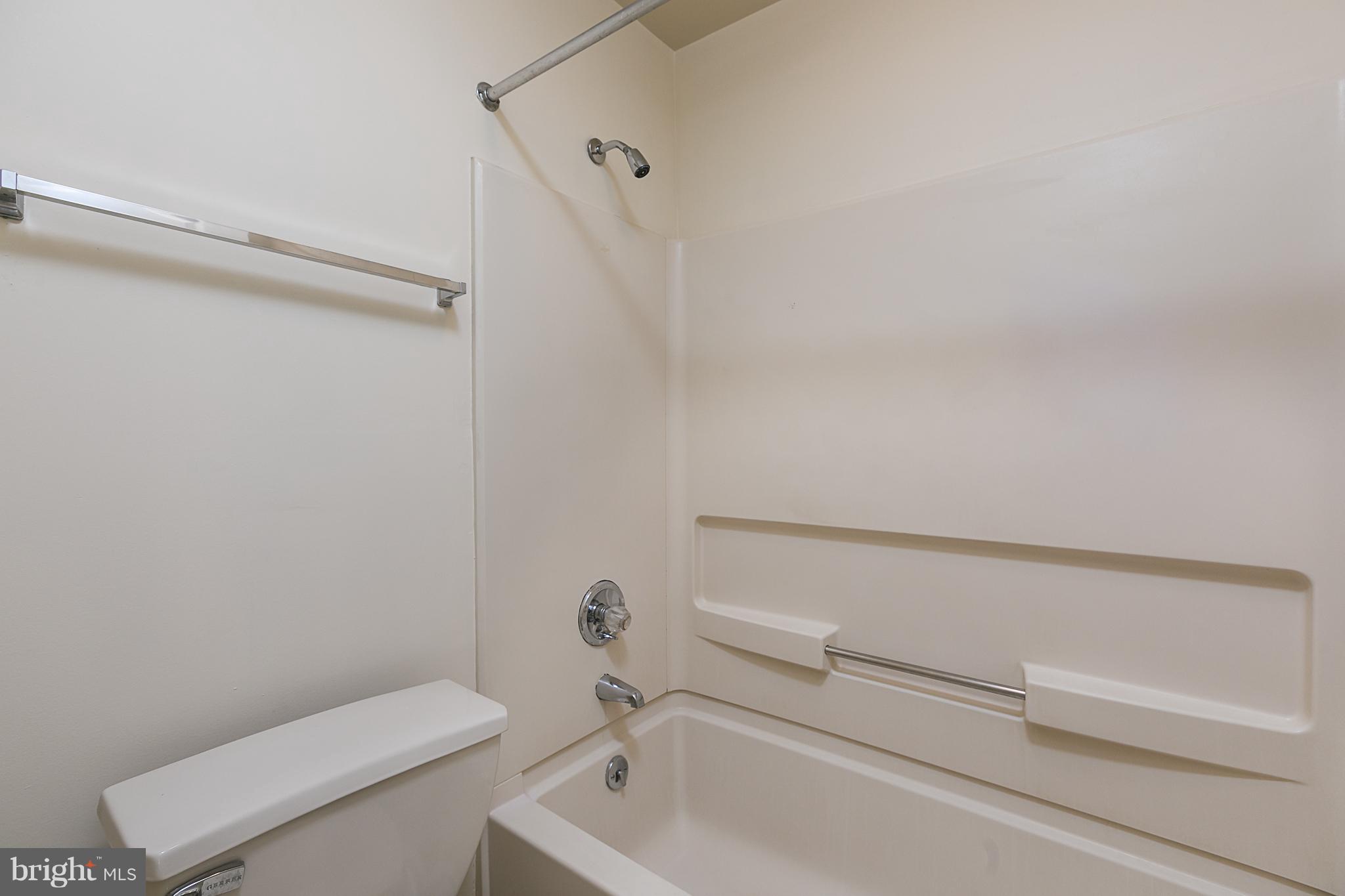 8390 Montgomery Run Road, Unit D Ellicott City, MD 21043 - Photo 13 of 19 Bath (Master)