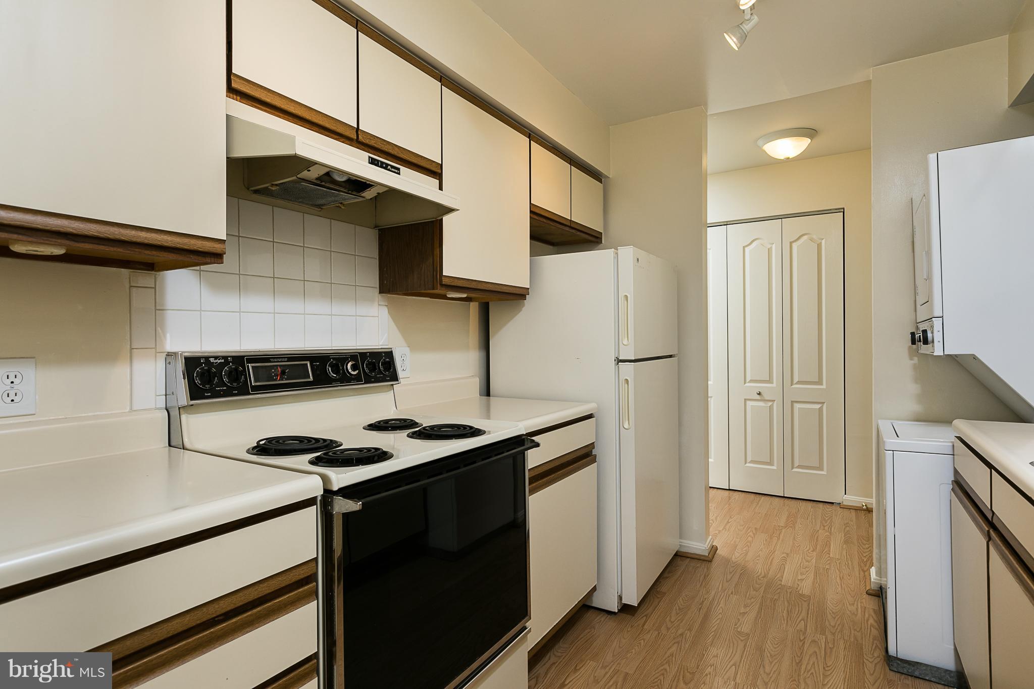 8390 Montgomery Run Road, Unit D Ellicott City, MD 21043 - Photo 7 of 19 Kitchen