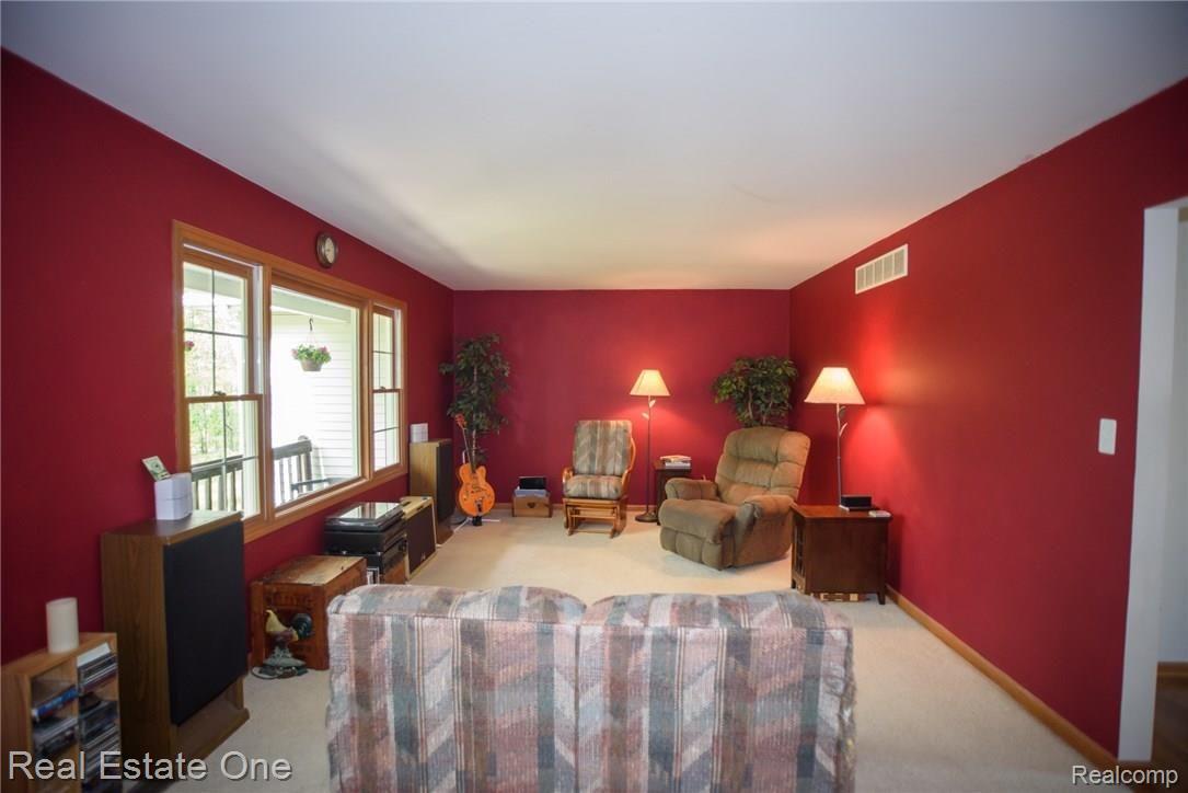 2130 Chase Lake Road Howell, MI 48855 - Photo 7 of 31 DSP_1163.jpg
