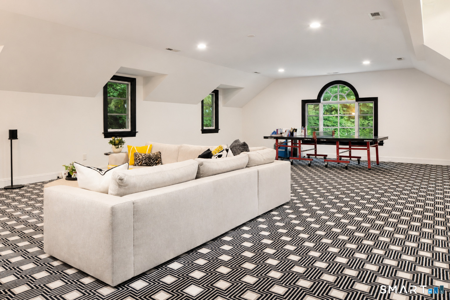 760 Smith Ridge Road New Canaan, CT 06840 - Photo 27 of 40 a living room with furniture