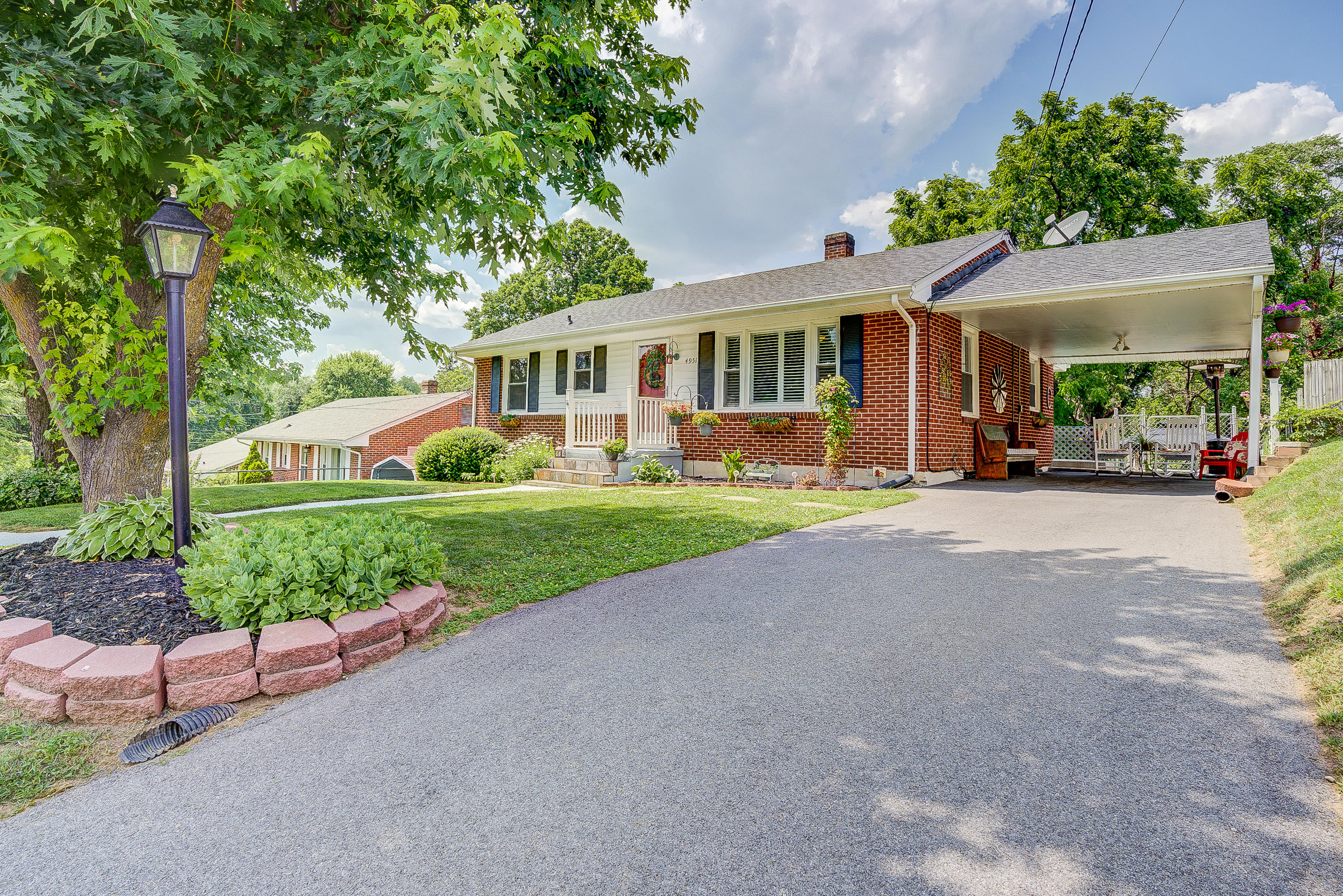 4951 Pomeroy Road Northwest Roanoke, VA 24017 - Photo 2 of 26 06