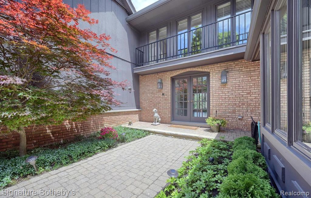 1875 Pine Ridge Lane Bloomfield Hills, MI 48302 - Photo 1 of 40