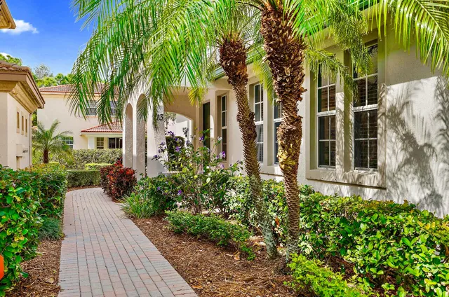 a view of a pathway with house on both side