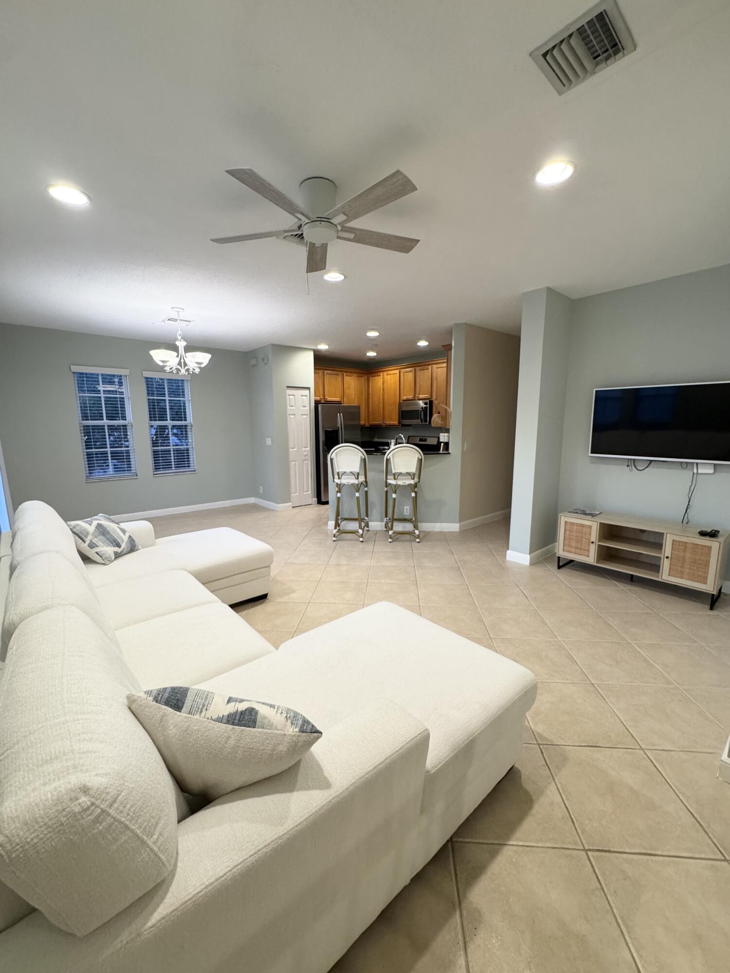 113 Evergrene Parkway, Unit 3A Palm Beach Gardens, FL 33410 - Photo 7 of 35 IMG_9708