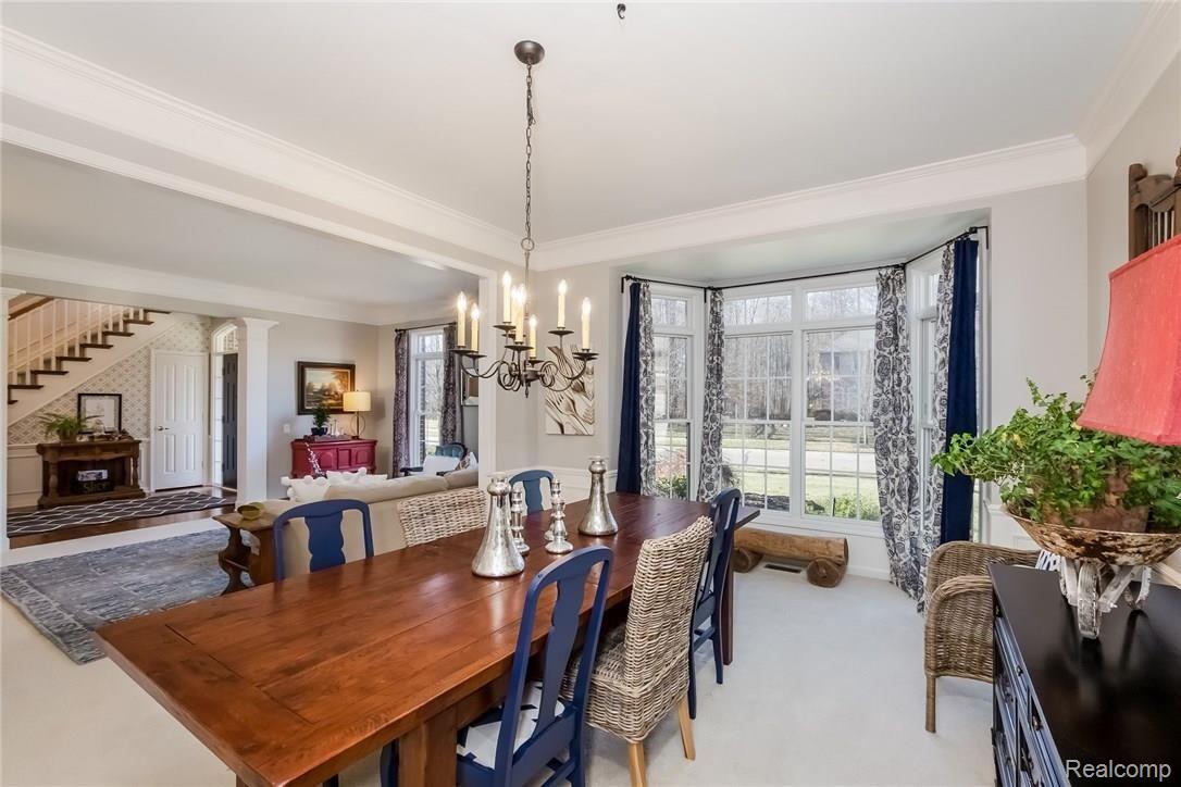 008-Dining_Room-5128585-medium.jpg