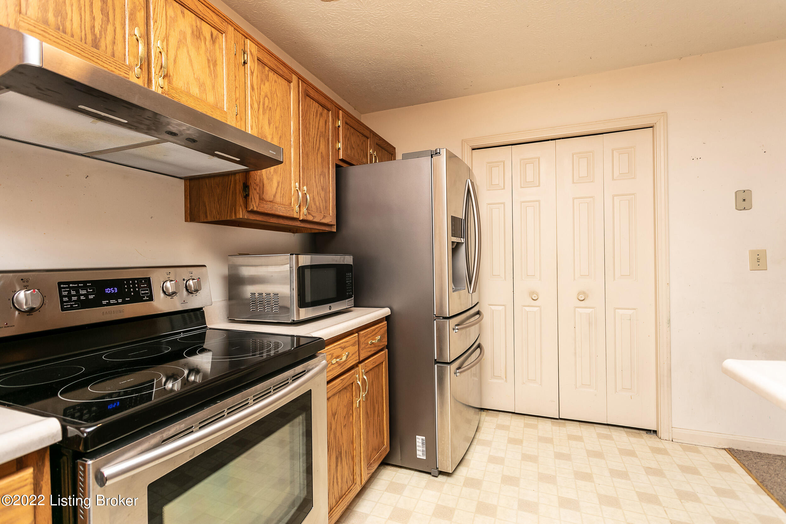 881 Cheyenne Road Radcliff, KY 40160 - Photo 15 of 32 881Cheyenne015