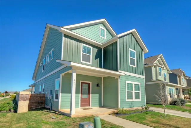 $2,100 | 201 Rioja, Kyle, TX 78640
