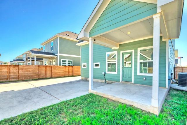 $2,000 | 201 Rioja, Kyle, TX 78640