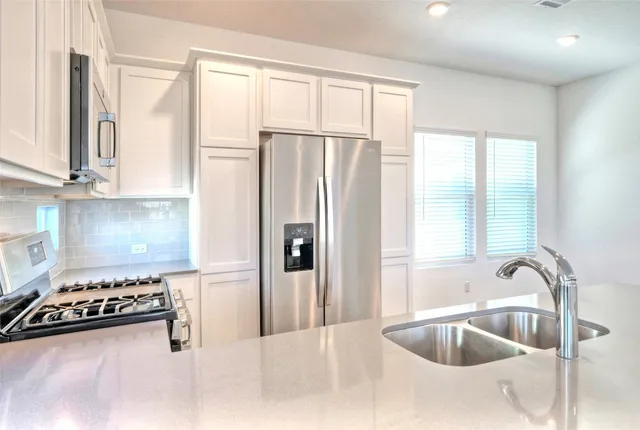 $2,100 | 201 Rioja, Kyle, TX 78640