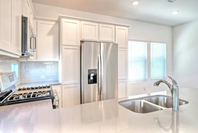 $2,000 | 201 Rioja, Kyle, TX 78640