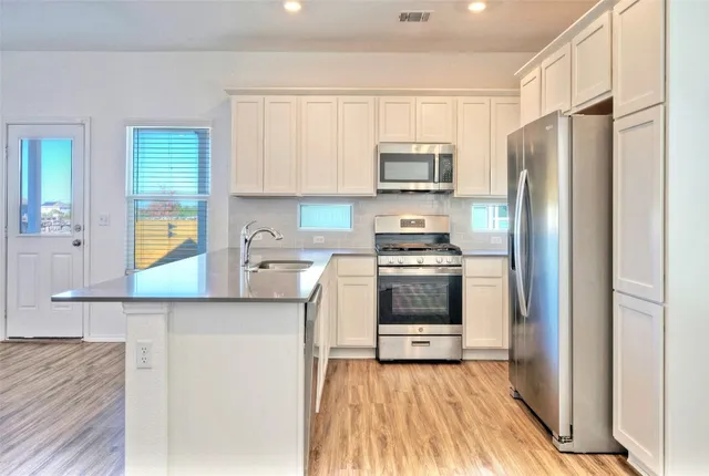 $2,100 | 201 Rioja, Kyle, TX 78640