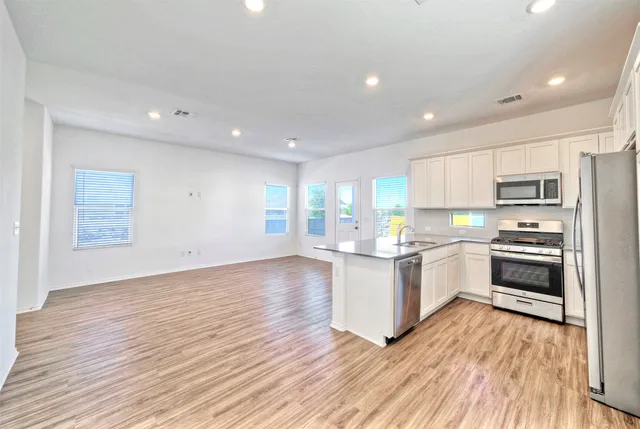 $2,000 | 201 Rioja, Kyle, TX 78640