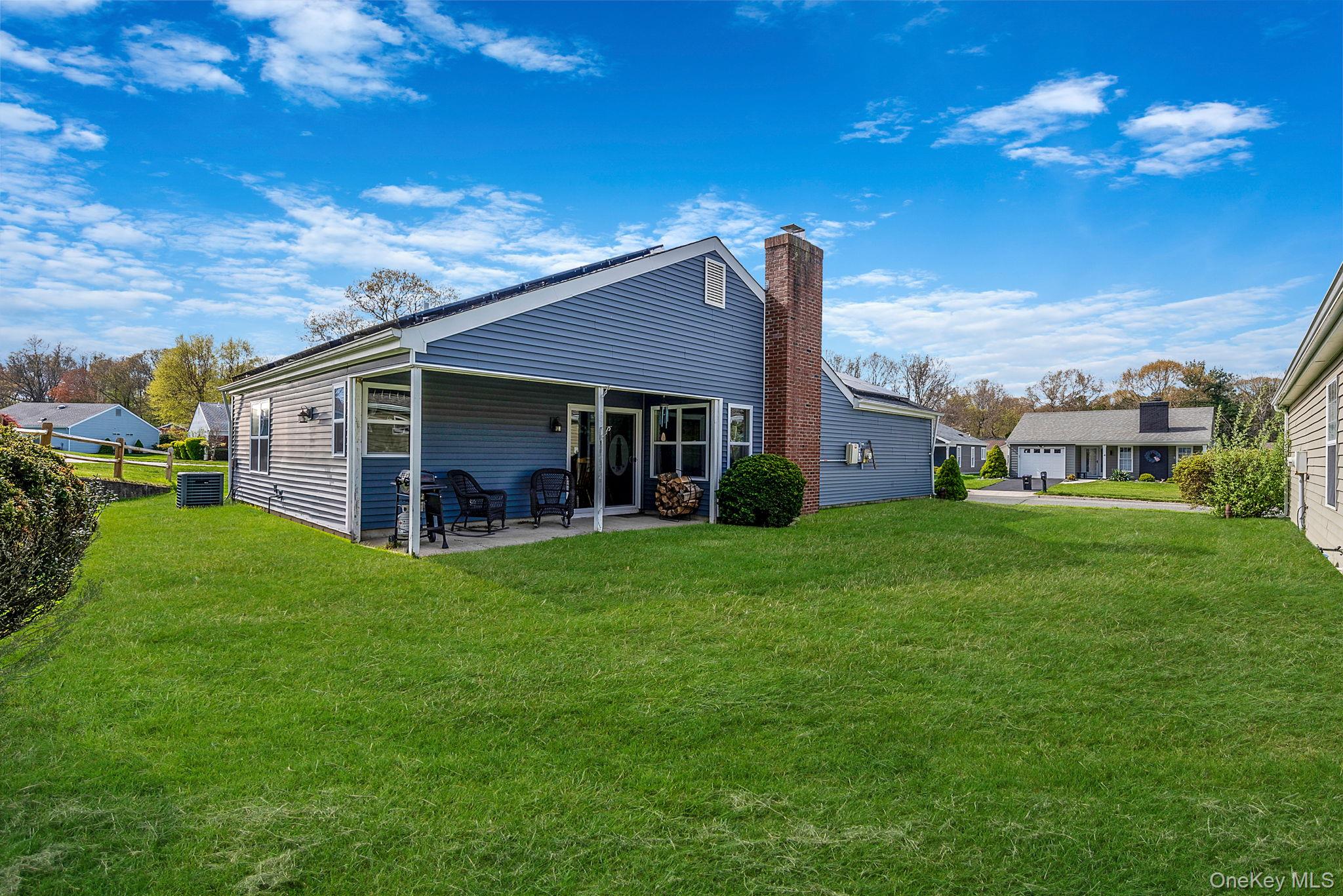 1 Avon Court Ridge, NY 11961 - Photo 3 of 18