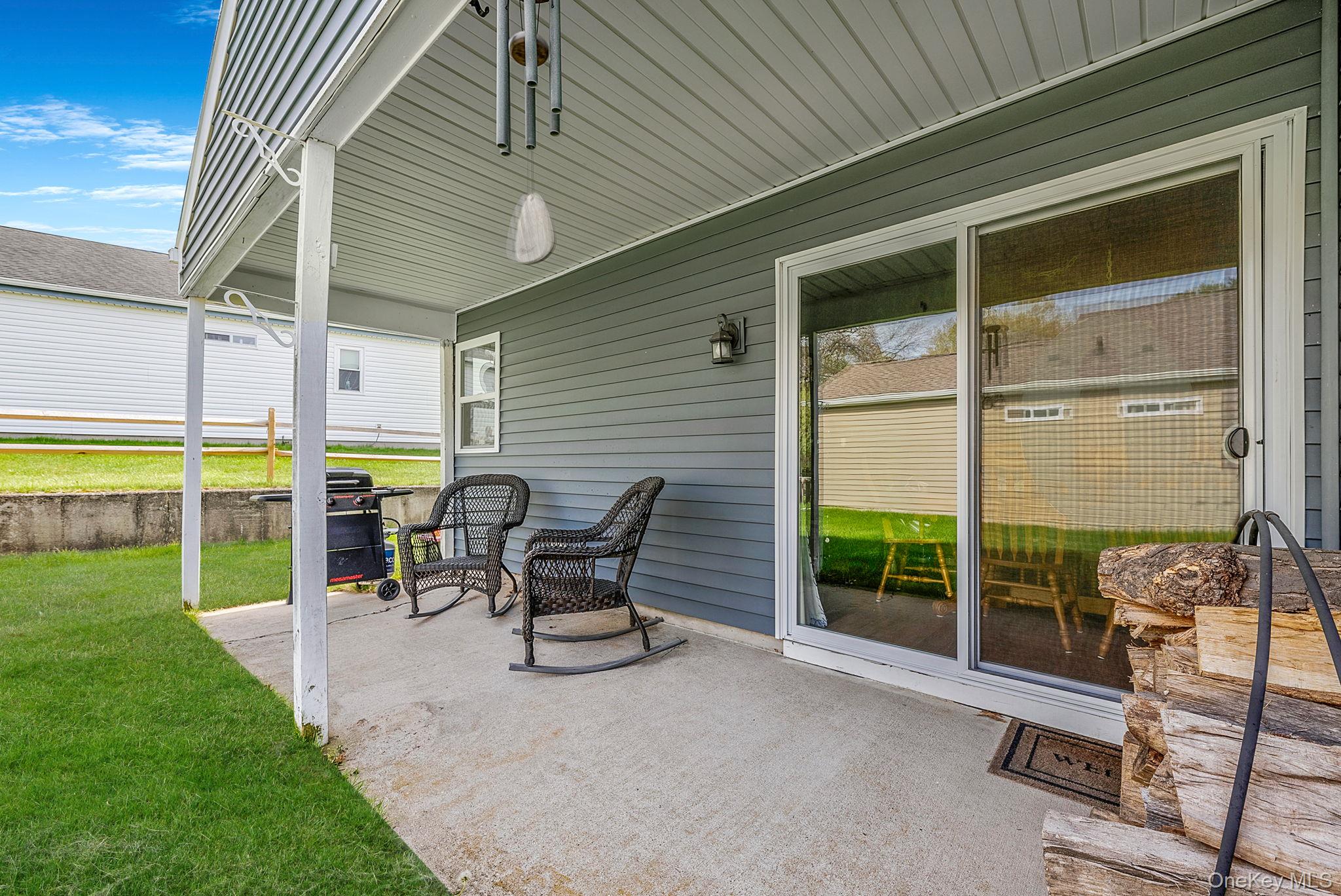 1 Avon Court Ridge, NY 11961 - Photo 4 of 18