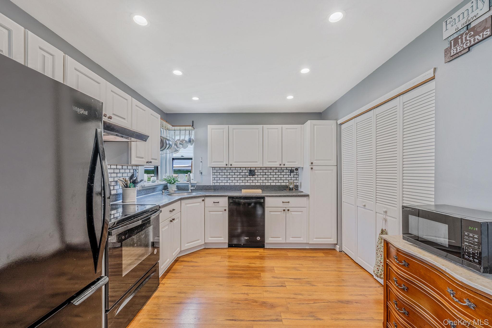 1 Avon Court Ridge, NY 11961 - Photo 10 of 18