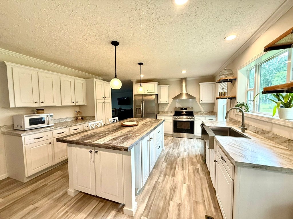 322 Pinewood Drive Shady Spring, WV 25918 - Photo 3 of 25 Gallery Image 3