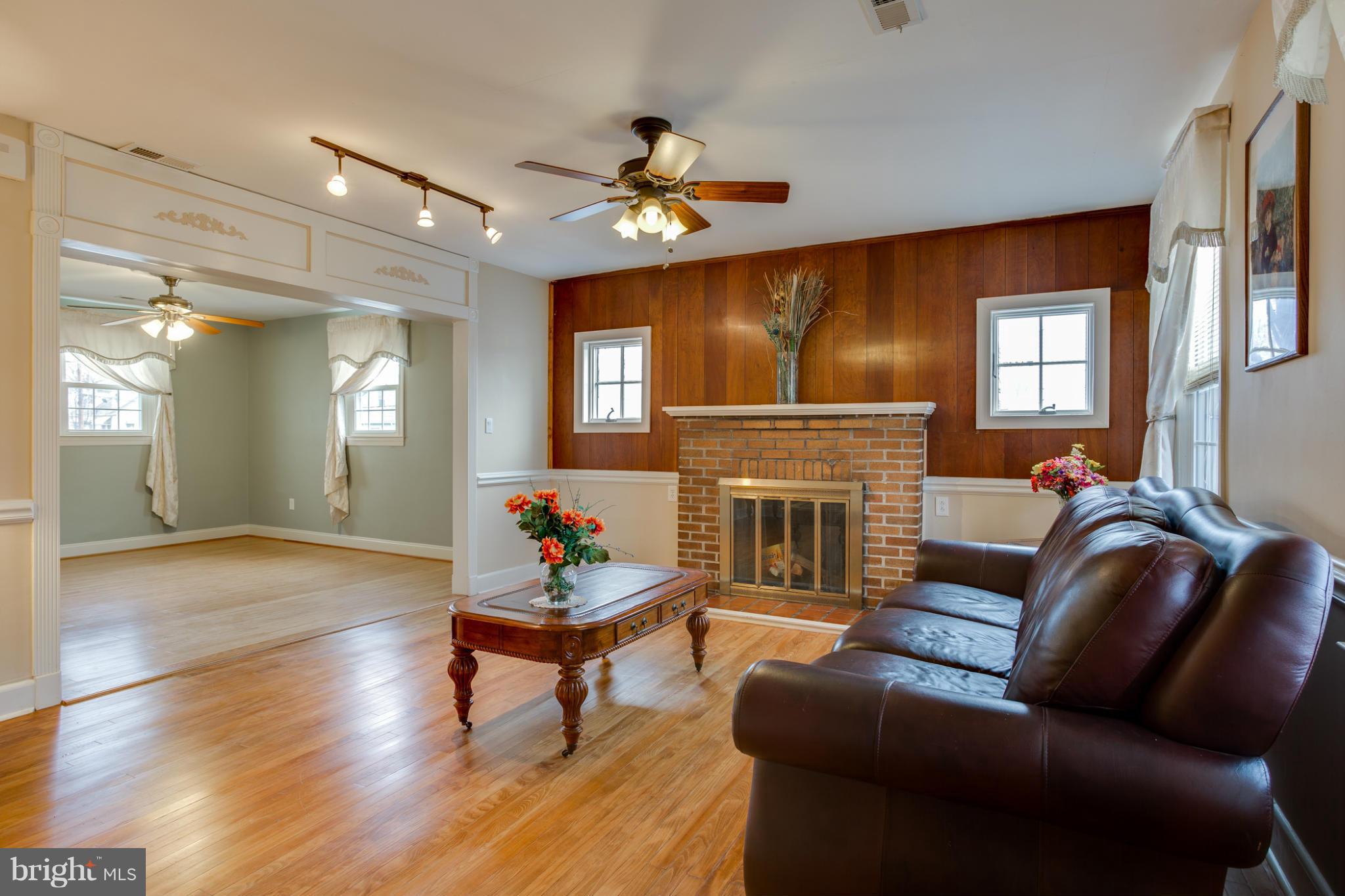 107 Twin Oaks Road Linthicum, MD 21090 - Photo 2 of 30 Living Room