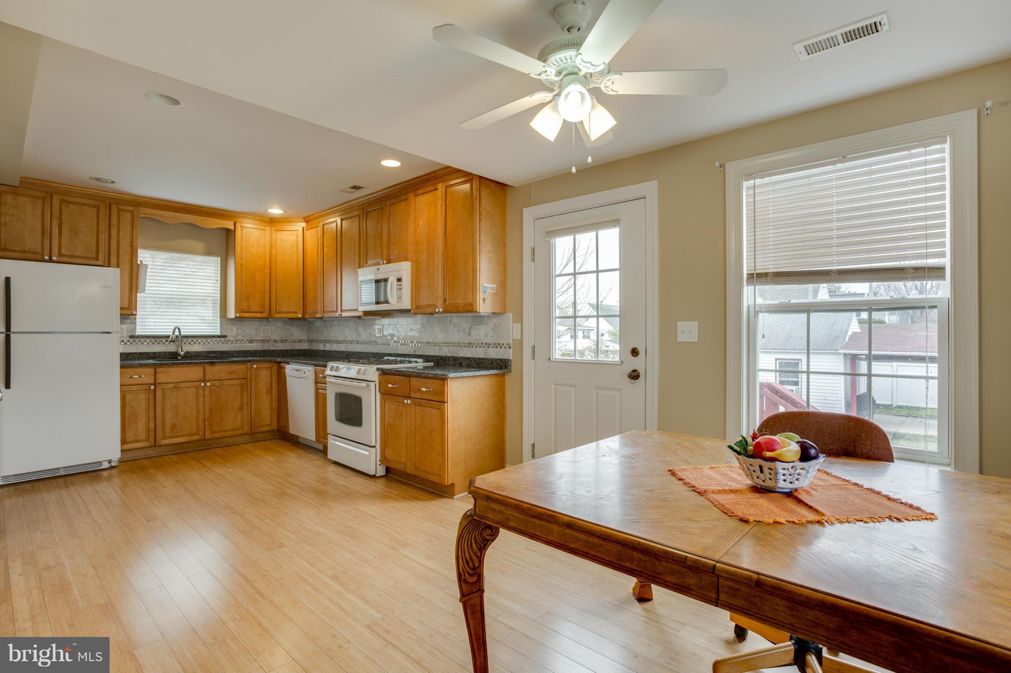 107 Twin Oaks Road Linthicum, MD 21090 - Photo 11 of 30 Kitchen
