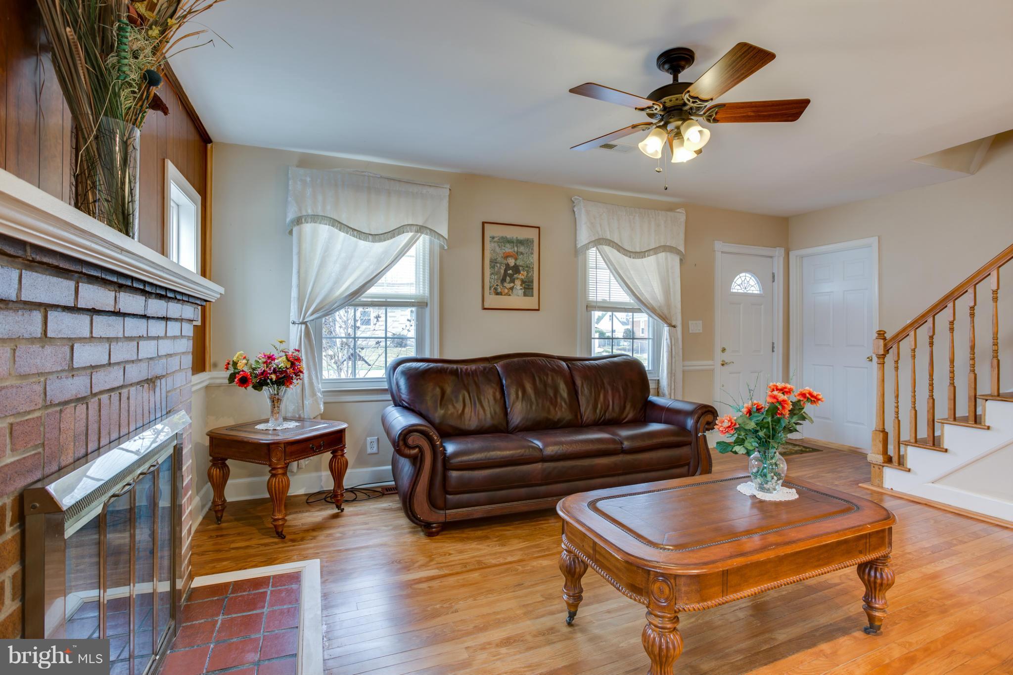 107 Twin Oaks Road Linthicum, MD 21090 - Photo 3 of 30 Living Room