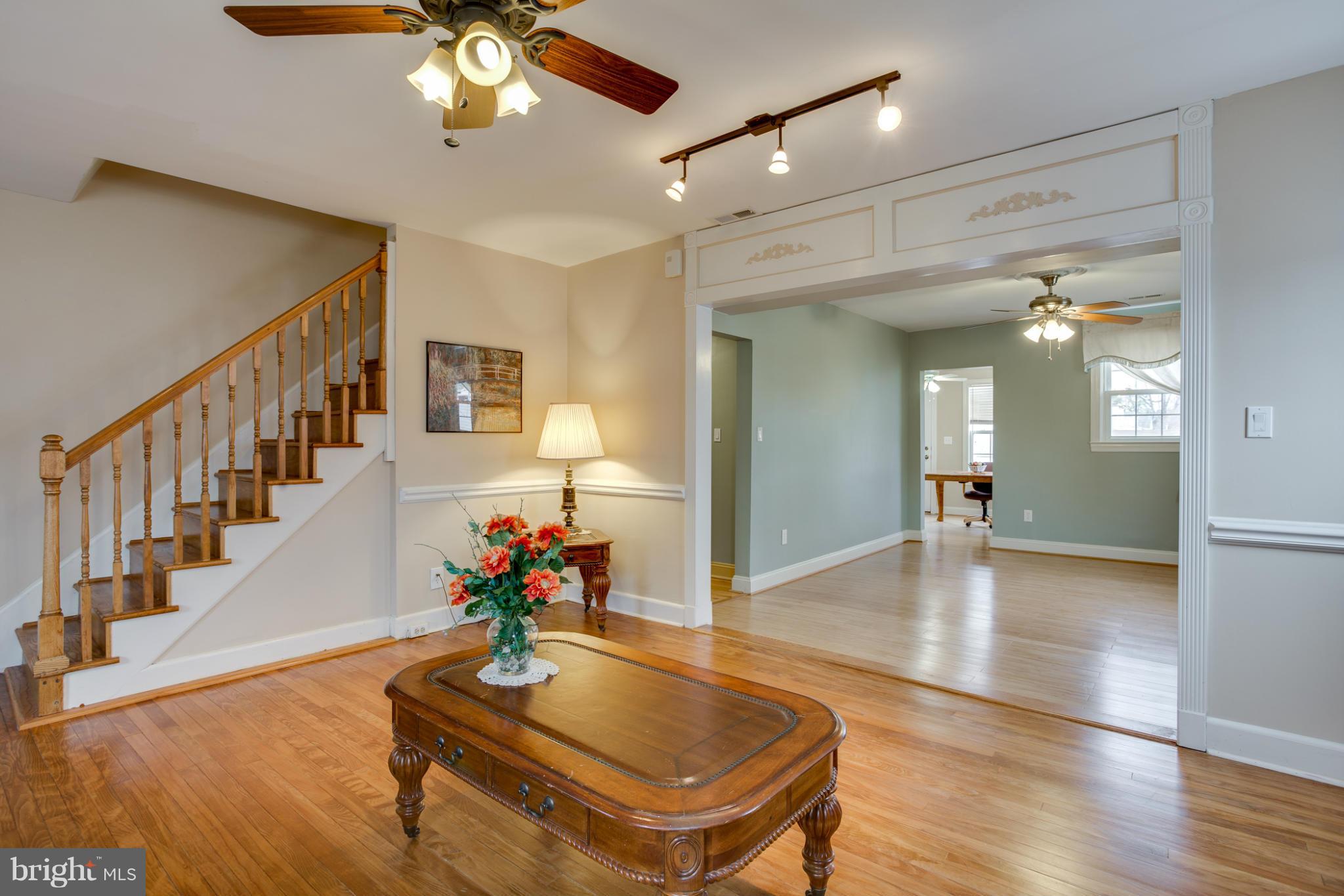 107 Twin Oaks Road Linthicum, MD 21090 - Photo 5 of 30 Living Room