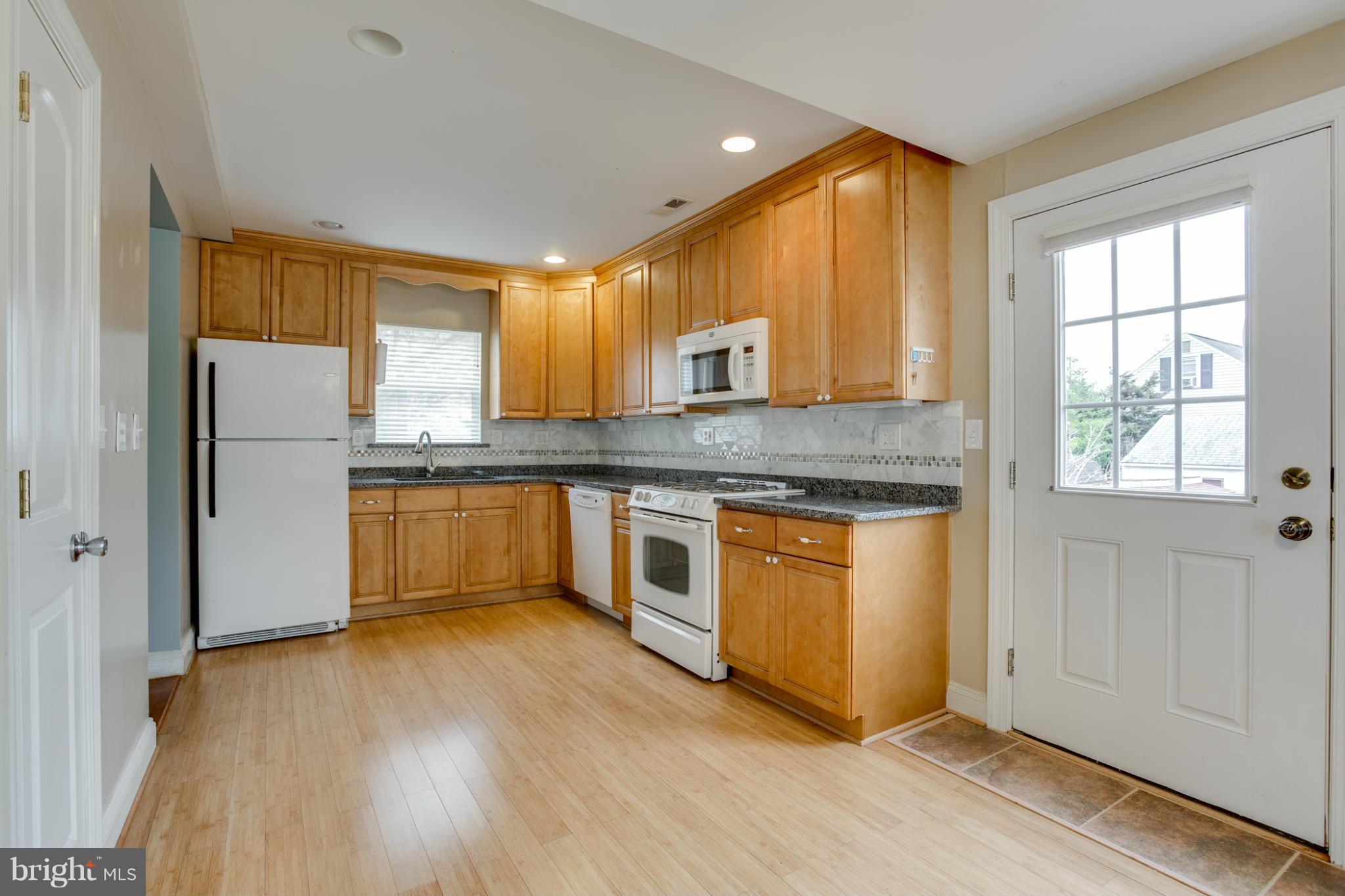 107 Twin Oaks Road Linthicum, MD 21090 - Photo 8 of 30 Kitchen