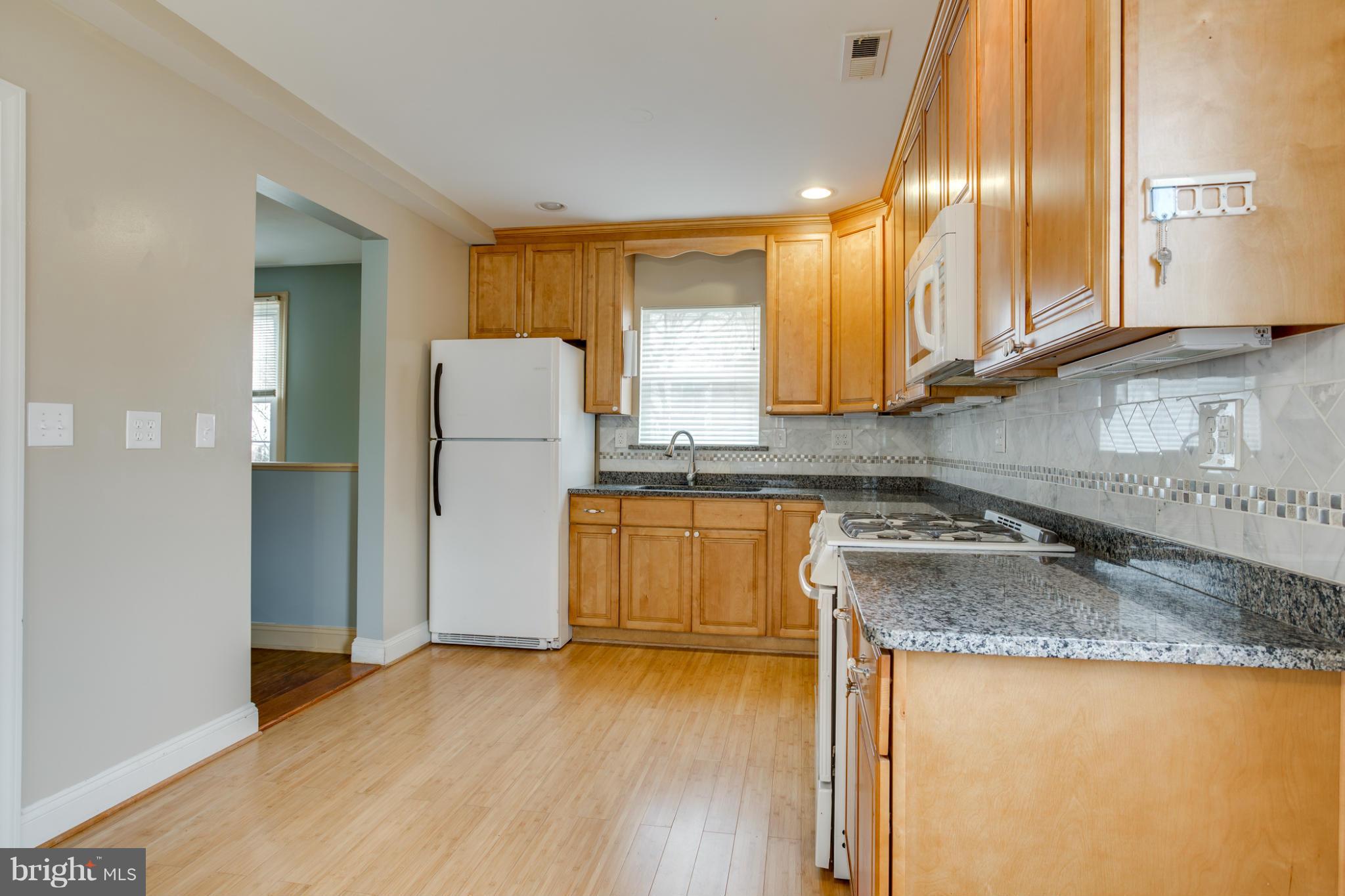 107 Twin Oaks Road Linthicum, MD 21090 - Photo 9 of 30 Kitchen
