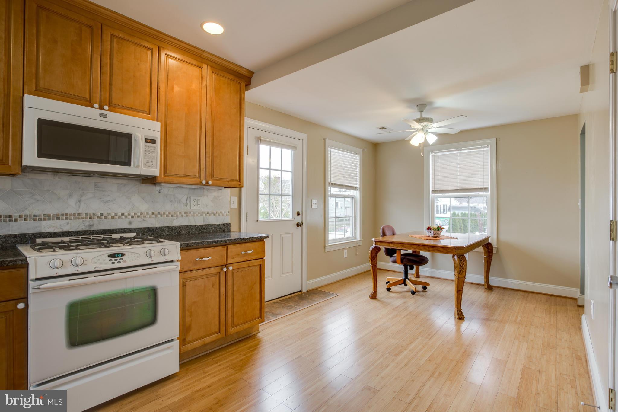 107 Twin Oaks Road Linthicum, MD 21090 - Photo 10 of 30 Kitchen