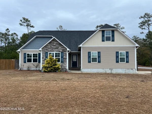 $2,100 | 310 Landon Lane, Sneads Ferry, NC 28460