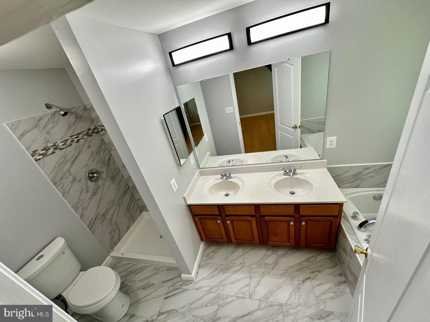 15503 Kennett Square Way Brandywine, MD 20613 - Photo 15 of 32 a bathroom with a tub sink and mirror